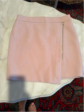 White House Black Market pink mini skirt with zipper detail, size 8 #miniskirt #